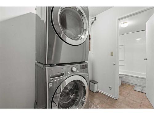 A-2115 35 Avenue Sw, Calgary, AB - Indoor Photo Showing Laundry Room