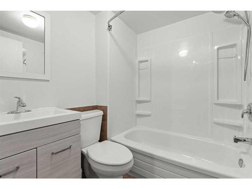 A-2115 35 Avenue Sw, Calgary, AB - Indoor Photo Showing Bathroom