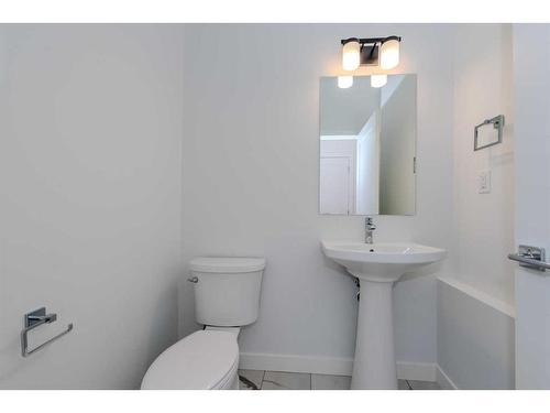 54 Dawson Drive, Chestermere, AB - Indoor Photo Showing Bathroom