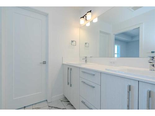 54 Dawson Drive, Chestermere, AB - Indoor Photo Showing Bathroom