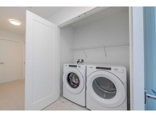 54 Dawson Drive, Chestermere, AB - Indoor Photo Showing Laundry Room