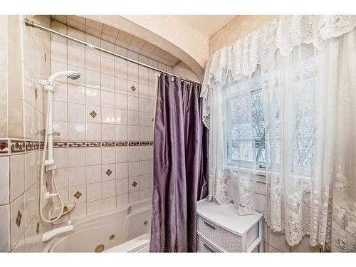 3205 4 Street Sw, Calgary, AB - Indoor Photo Showing Bathroom