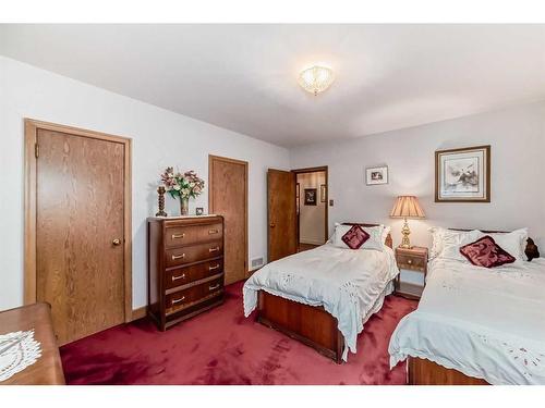 3205 4 Street Sw, Calgary, AB - Indoor Photo Showing Bedroom