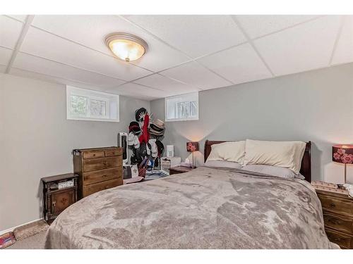 3205 4 Street Sw, Calgary, AB - Indoor Photo Showing Bedroom