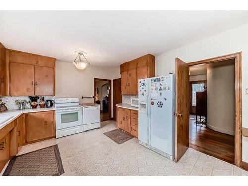 3205 4 Street Sw, Calgary, AB - Indoor Photo Showing Kitchen