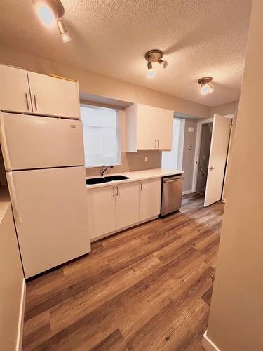 188 Silvergrove Way Nw, Calgary, AB - Indoor Photo Showing Kitchen