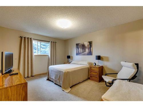 151 Somervale Park Sw, Calgary, AB - Indoor Photo Showing Bedroom