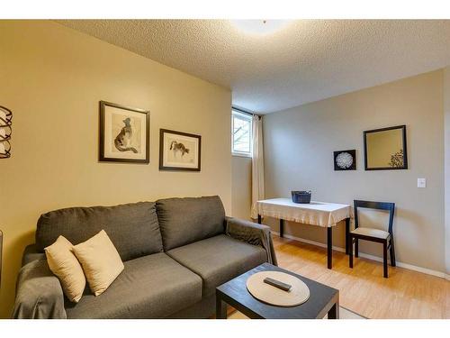 151 Somervale Park Sw, Calgary, AB - Indoor Photo Showing Living Room