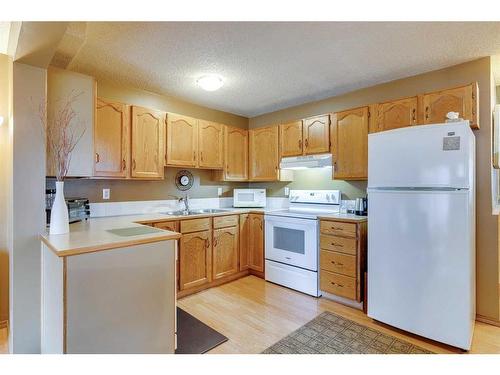 151 Somervale Park Sw, Calgary, AB - Indoor Photo Showing Kitchen With Double Sink