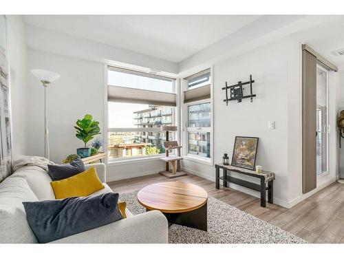 410-122 Mahogany Centre Se, Calgary, AB - Indoor Photo Showing Living Room