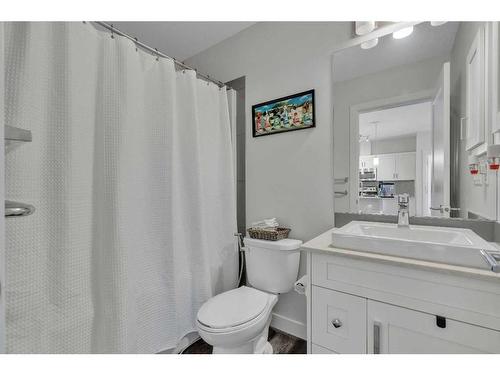 206-20 Walgrove Walk Se, Calgary, AB - Indoor Photo Showing Bathroom