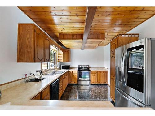 320027 160 Avenue West, Rural Foothills County, AB - Indoor Photo Showing Kitchen