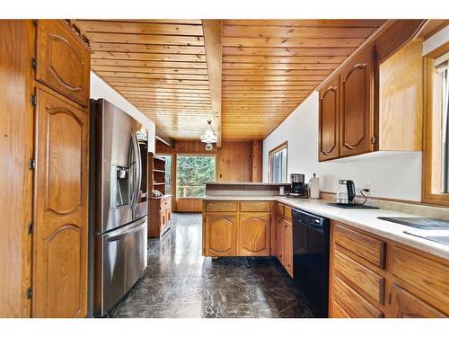 320027 160 Avenue West, Rural Foothills County, AB - Indoor Photo Showing Kitchen