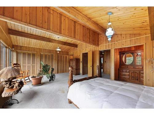 320027 160 Avenue West, Rural Foothills County, AB - Indoor Photo Showing Bedroom