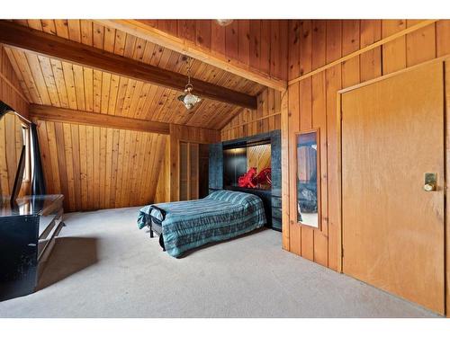 320027 160 Avenue West, Rural Foothills County, AB - Indoor Photo Showing Bedroom