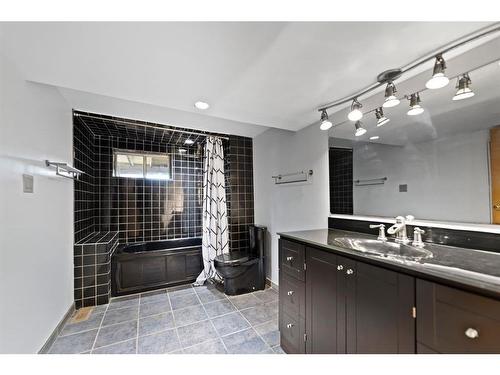 320027 160 Avenue West, Rural Foothills County, AB - Indoor Photo Showing Bathroom