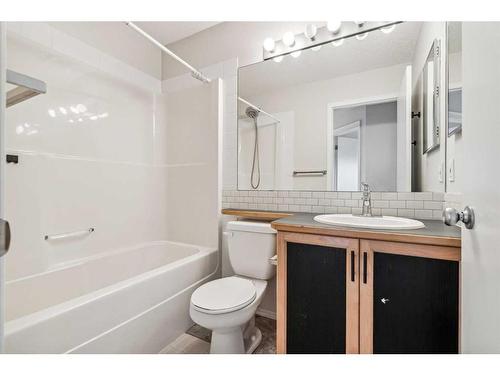 139 Prestwick Crescent Se, Calgary, AB - Indoor Photo Showing Bathroom