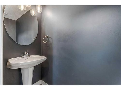 139 Prestwick Crescent Se, Calgary, AB - Indoor Photo Showing Bathroom