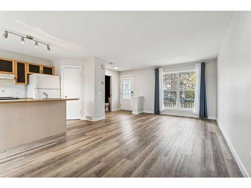 139 Prestwick Crescent Se, Calgary, AB - Indoor Photo Showing Kitchen