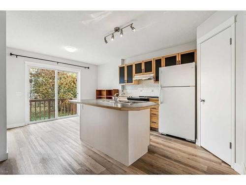 139 Prestwick Crescent Se, Calgary, AB - Indoor Photo Showing Kitchen