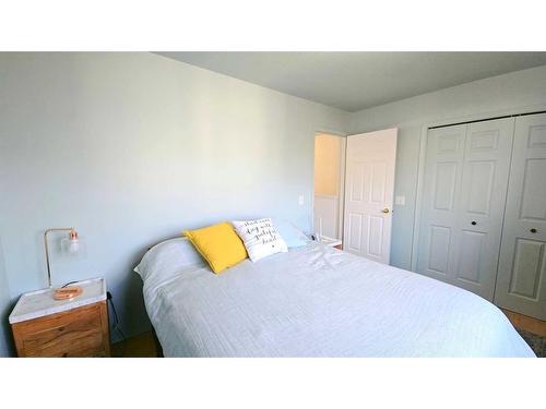 5-204 Strathaven Drive, Strathmore, AB - Indoor Photo Showing Bedroom