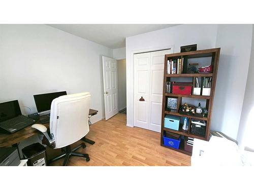 5-204 Strathaven Drive, Strathmore, AB - Indoor Photo Showing Office