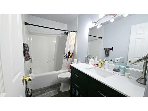 5-204 Strathaven Drive, Strathmore, AB - Indoor Photo Showing Bathroom