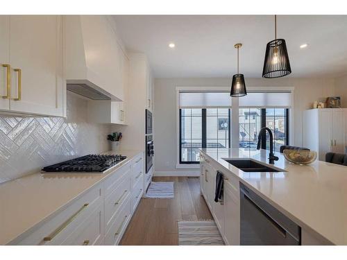 54-130 Discovery Drive Sw, Calgary, AB - Indoor Photo Showing Kitchen With Double Sink With Upgraded Kitchen