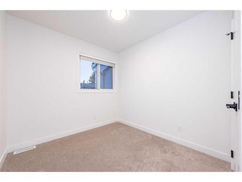 19-11407 Braniff Road Sw, Calgary, AB - Indoor Photo Showing Other Room