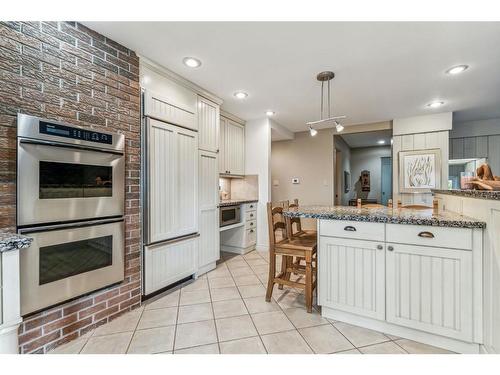 811 Lake Placid Drive Se, Calgary, AB - Indoor Photo Showing Kitchen With Upgraded Kitchen