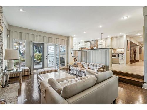 811 Lake Placid Drive Se, Calgary, AB - Indoor Photo Showing Living Room