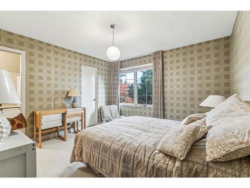 811 Lake Placid Drive Se, Calgary, AB - Indoor Photo Showing Bedroom