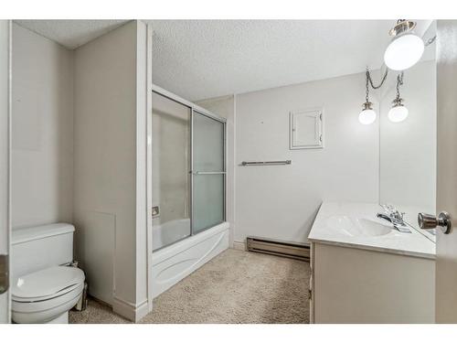 811 Lake Placid Drive Se, Calgary, AB - Indoor Photo Showing Bathroom