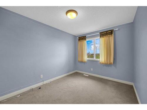 1113 Kincora Drive Nw, Calgary, AB - Indoor Photo Showing Other Room