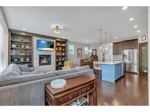 826 20 Avenue Nw, Calgary, AB - Indoor With Fireplace