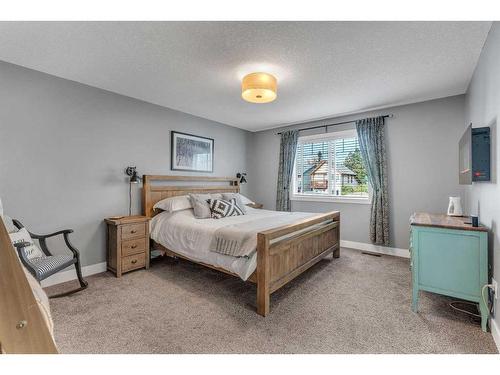 826 20 Avenue Nw, Calgary, AB - Indoor Photo Showing Bedroom