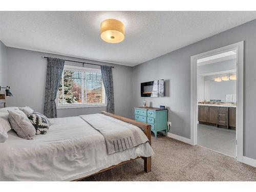 826 20 Avenue Nw, Calgary, AB - Indoor Photo Showing Bedroom