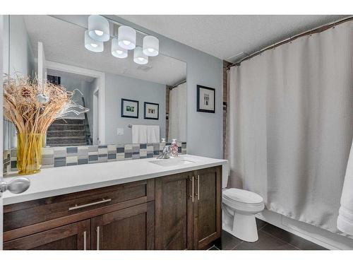 826 20 Avenue Nw, Calgary, AB - Indoor Photo Showing Bathroom