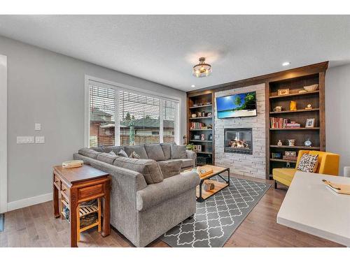 826 20 Avenue Nw, Calgary, AB - Indoor Photo Showing Living Room With Fireplace