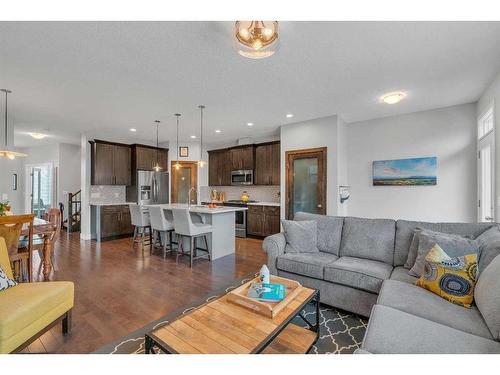 826 20 Avenue Nw, Calgary, AB - Indoor Photo Showing Living Room