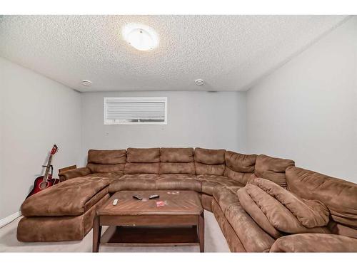 79 Auburn Meadows Gardens Se, Calgary, AB - Indoor Photo Showing Living Room