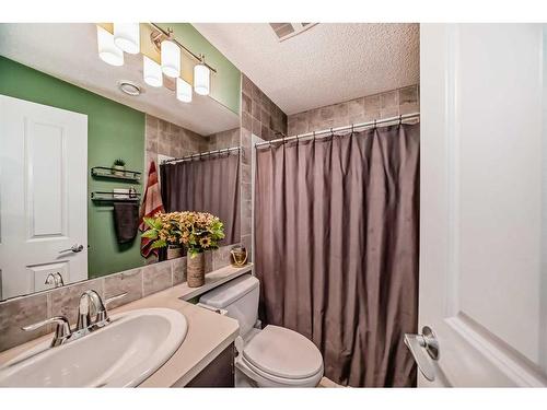 79 Auburn Meadows Gardens Se, Calgary, AB - Indoor Photo Showing Bathroom