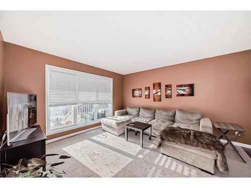 79 Auburn Meadows Gardens Se, Calgary, AB - Indoor Photo Showing Living Room