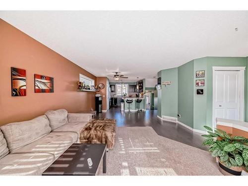 79 Auburn Meadows Gardens Se, Calgary, AB - Indoor Photo Showing Living Room