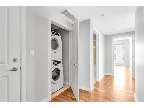 803-1110 3 Avenue Nw, Calgary, AB - Indoor Photo Showing Laundry Room