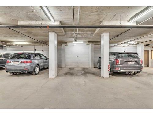 803-1110 3 Avenue Nw, Calgary, AB - Indoor Photo Showing Garage