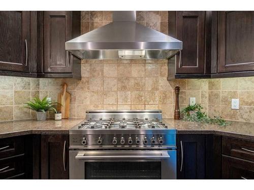 223 4 Avenue Ne, Calgary, AB - Indoor Photo Showing Kitchen