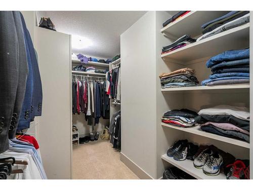 223 4 Avenue Ne, Calgary, AB - Indoor With Storage