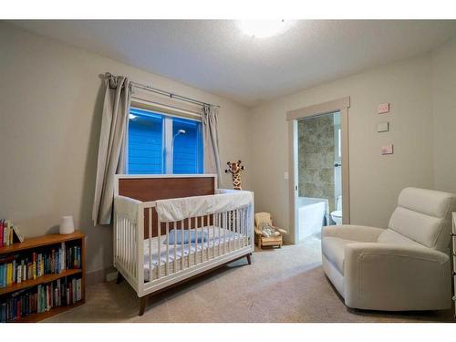 223 4 Avenue Ne, Calgary, AB - Indoor Photo Showing Bedroom