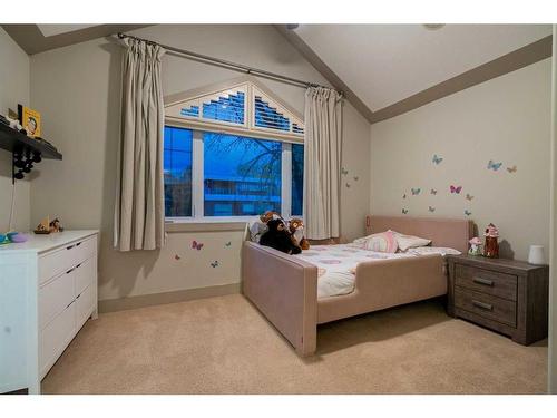 223 4 Avenue Ne, Calgary, AB - Indoor Photo Showing Bedroom